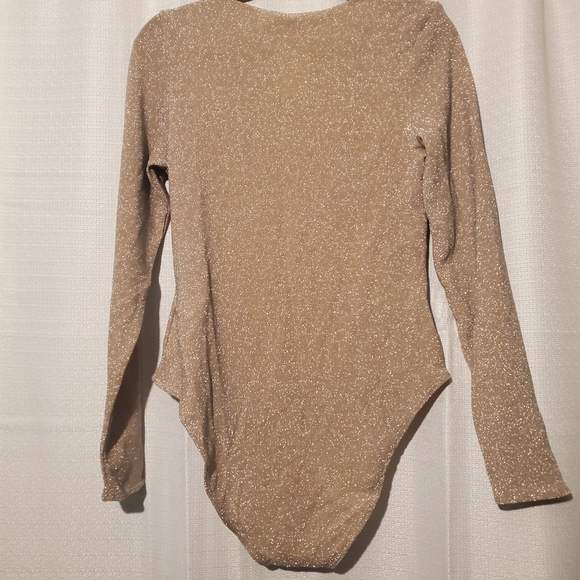 NWT HM Beige Glitter Vneck Bodysuit - Picture 2 of 3